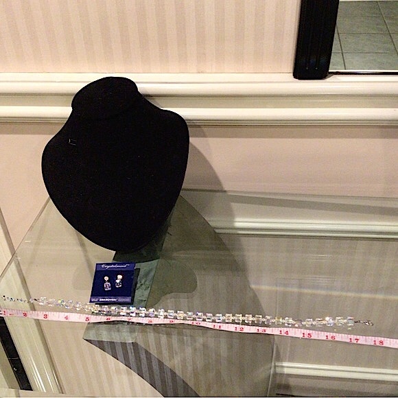 💕💕Host Pick💕💕NWT Swarovski Crystalmaid necklace set with gifting package - Picture 3 of 4